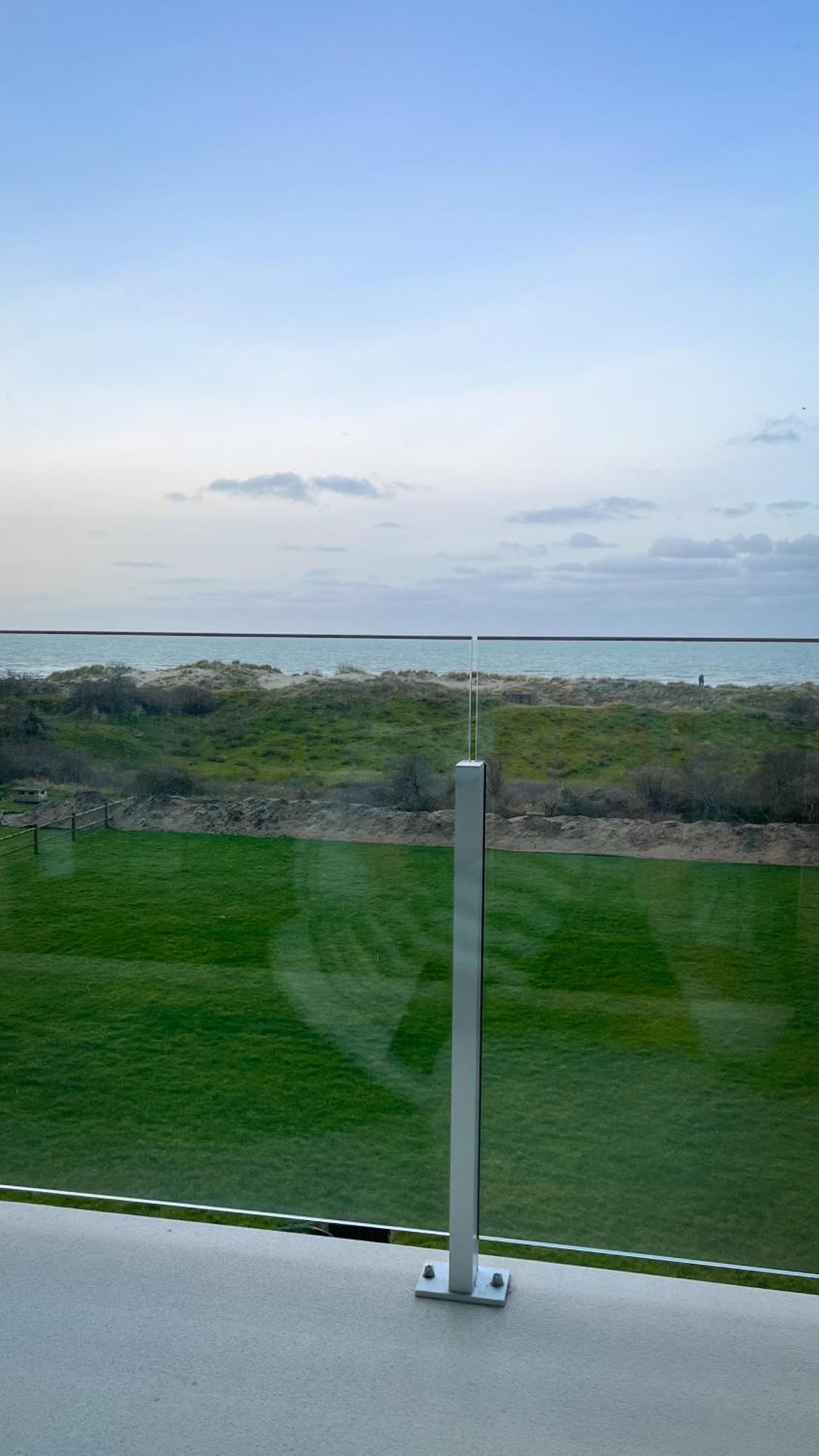 Superbe Studio Avec Une Magnifique Vue Sur La Mer. De Panne Exterior photo